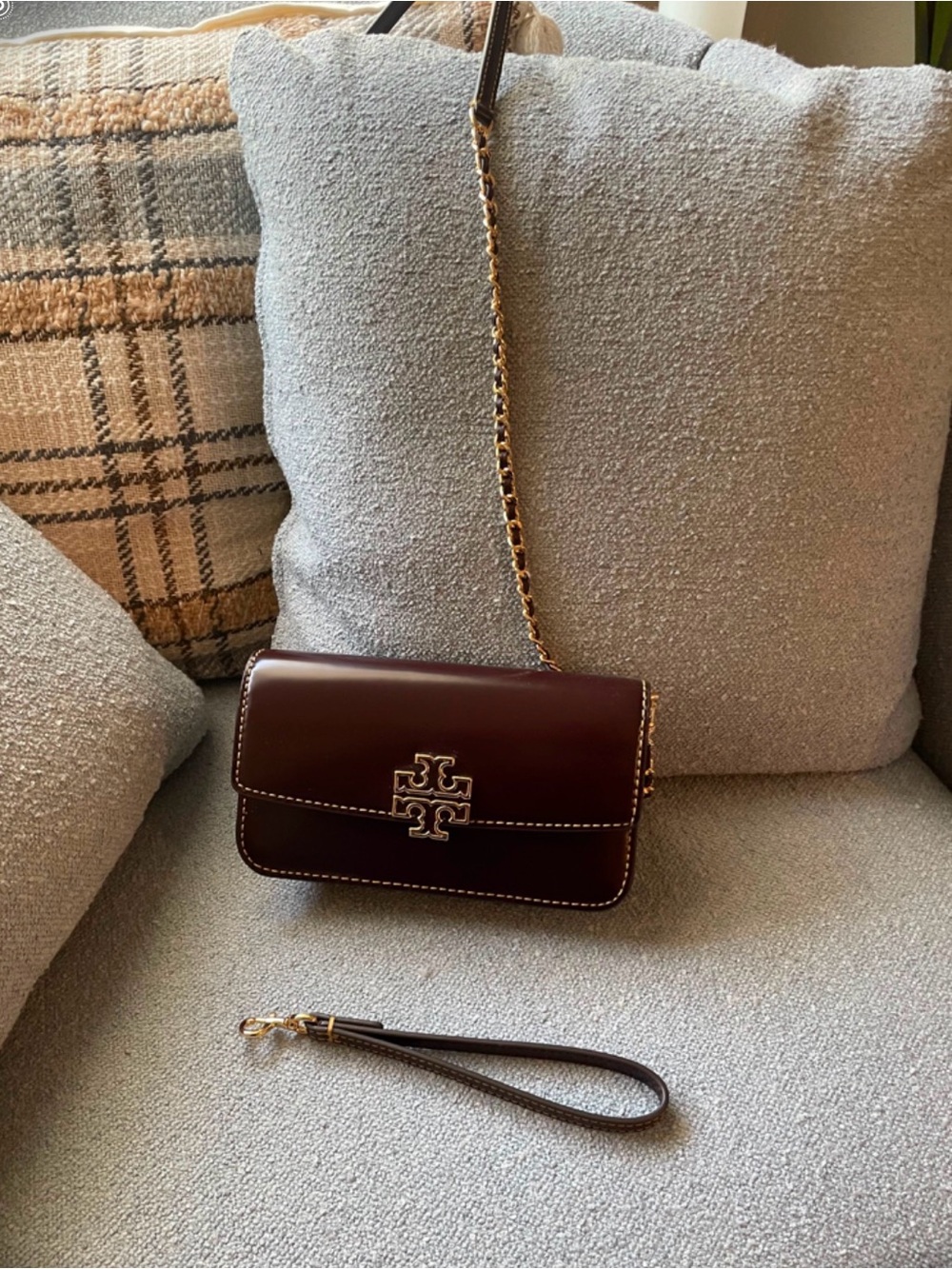 Tory Burch Britten Smooth Leather Chain Wallet in Tempranillo